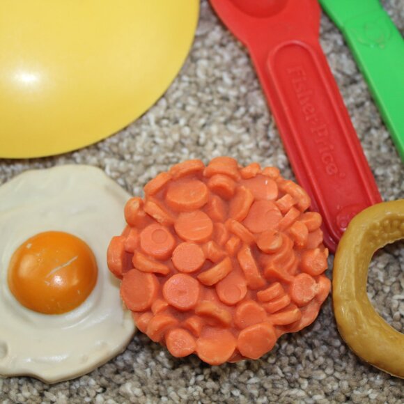 Vintage Play Food Fisher Price Dishes Ice Tray Utensils Eggs Ladle Spatula 1980s - Picture 4 of 13